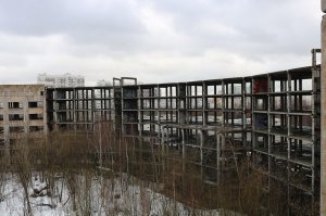 Еще один охрененный недострой с 80-х и тоже больница, только на Каширском шоссе.