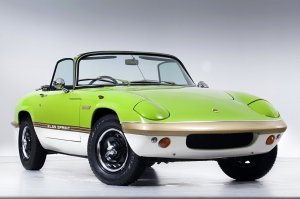 Лотус делает очень красивые автомобили.