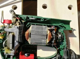 Шурик у меня не дорогой, но переживший ремонт и много поделок (уже немного пованивает гарью, но работает). Может за лобз переплатил, но зато хватает мощности, а вот пылеудаление отвратное (в предыдущих темах писал почему, добавлю и тут картинку).
Весь инструмент бытового класса... Плохо, что с нашим курсом, хороший инструмент для нас дорог((