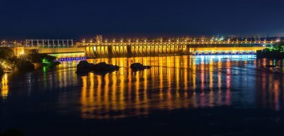 на первой фотке - РОДНОЕ ЗАПОРОЖЬЕ, но зачем ее запостили зеркально и сжали по горизонтали???? вот фото Запорожья здорового человека, а не курильщика  ...и еще несколько фото родного города