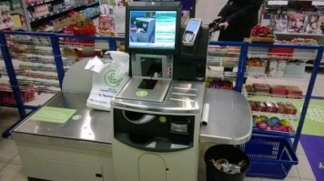 Вот чего надо. Пусть у нее пять рублей просит.