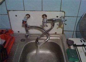 Пользователи сети поделились нелепым ремонтом своей квартиры, и это было весело