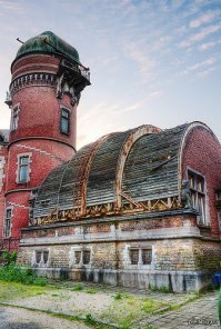 Где-то я эту обсерваторию уже видел.