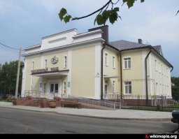 Если продать все здания пенсионного фонда это не закроет пенсии, так сказал Президент.
Потому мы будем и дальше возводить дворцы Пенсионного фонда, а умирать пенсионеры должны в условиях попроще.
На картинке здание ПФ в городе Торжок.