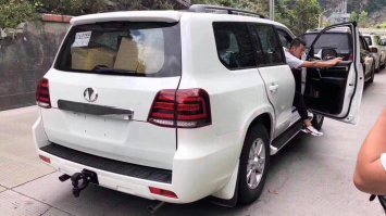 Китайская примерная подделка Крузака-200.
Hengtian Yueli SUV