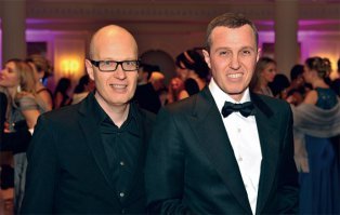 Ну,если поздравлять,то и брата тоже,они с ним близнецы.Вадим Верник,тебя тоже с днем рождения!