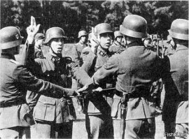 Напомнило жест СС на присяге. так же два пальца вниз, два вверх и один в сторону