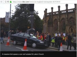 Просто парад гигантских марионеток в Ливерпуле) Ничего необычного)