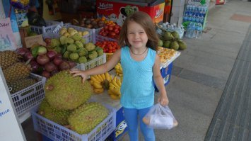 Лук точно уловить сложно. Скорее мороженное с шампанским. Ребенок в восторге был...:)