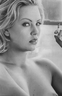 Шарлиз Терон “засветила” грудь в дерзкой фотосессии