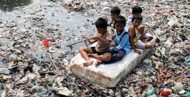 Как они там вообще живут.
Еще можно понять бедность, но жить на мусоре это конечно не представляю возможным...
Ну и плюс огромная перенаселнность страны.