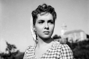 Фотография фильма «Сердца без границ» - режиссёр Луиджи Зампа, 1950 - актриса Джина Лоллобриджида, опираясь на плечо актера Рафа Валлоне. Думай, что публикуешь!