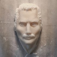 Меркюри? Чё то другого усатого напомнило)))