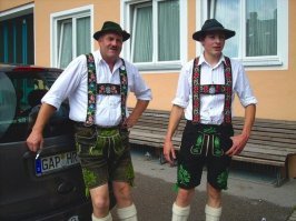 Однако, мужики последние 1500 лет носят шорты Kurz Lederhose и ничего, вполне себе мужики.