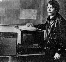 Реклама. Вот сейчас у меня на столе два терабайтника лежат. Сигейтовских кстати. Оба не проработали и года  
Хотя надо сказать, в последнее время качество винтов ухудшается. 

А на фотографии я собственной персоной, с винтом аж на 2,5 мегабайта, на фоне Искры 226 (во девичестве Ванг-2000) 1985 г. (качество фото похабное поскольку переснял из заводской многотиражки). После магнитных лент и перфокарт это был оргазм программиста...