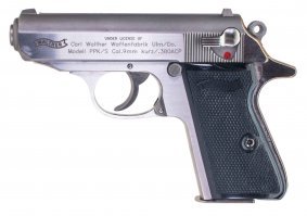 «Я сплю с !!ружьём!! под подушкой. Это Walther PPK/S, такое же, как у Джеймса Бонда»