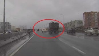 Ага, видишь на дороге необычную ситуацию - нужно добавить газу и побыстрее её проскочить!