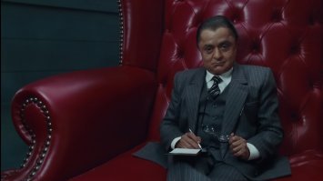 Актер Дип Рой сыграл всех персонажей из бригады Умпа-Лумпа в одиночку. Ему пришлось повторять одни и те же движения несколько сотен раз. В честь выдающейся трудоспособности гонорар актера был увеличен до одного миллиона долларов