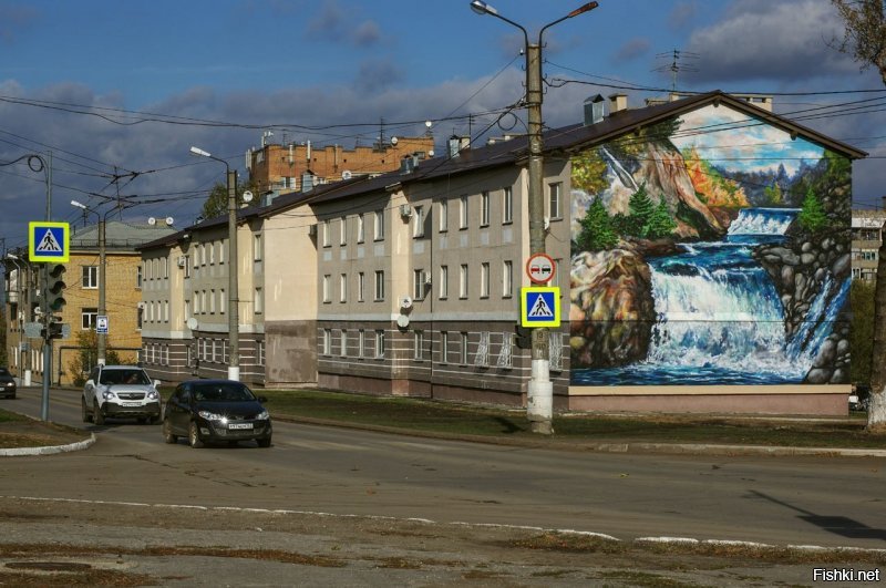В России тоже во многих городах решили, что лучше будут рисовать хорошие большие картины, чем разрисовывать ниггерскими каракулями. И это правильно. Вот пример с моей улицы. Разве плохо?: