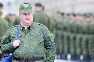 «Чем шире наши морды, тем теснее наши ряды»: британские военные страдают ожирением