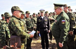 «Чем шире наши морды, тем теснее наши ряды»: британские военные страдают ожирением