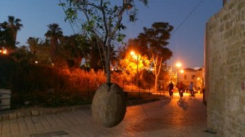 А ещё где-то там была штаб-квартира Наполеона)
Добавлю из своего)