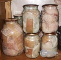 А где-то сидят арабы и так же с удивлением смотрят на фотки нашей свиной тушенки. И китайцы с негодованием кричат: "Вы посмотрите, они зачем-то пихают в банки жир свиньи!"