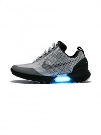 Nike

кроссовки 'Hyper Adapt 1.0'

Серебристые кроссовки 'Hyper Adapt 1.0' от Nike (Найк). Расцветка 'Metallic Silver'. Фирменная 'адаптивная шнуровка', которая позволяет шнуркам самостоятельно затягиваться при активации встроенного в задник сенсора. Каждое изделие проходит строгую процедуру аутентификации, которая позволяет подтвердить состояние вещи, а также историю ее происхождения и владения. Пожалуйста, обратите внимание, что неисправная работа, вызванная спецификой изделия, не является основанием для его возврата.