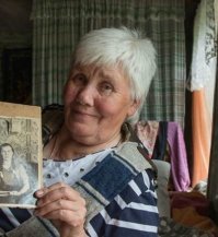 Хорошо, кстати, она себя стрижёт - я бы так умела, в парикмахерскую не ходила бы :)