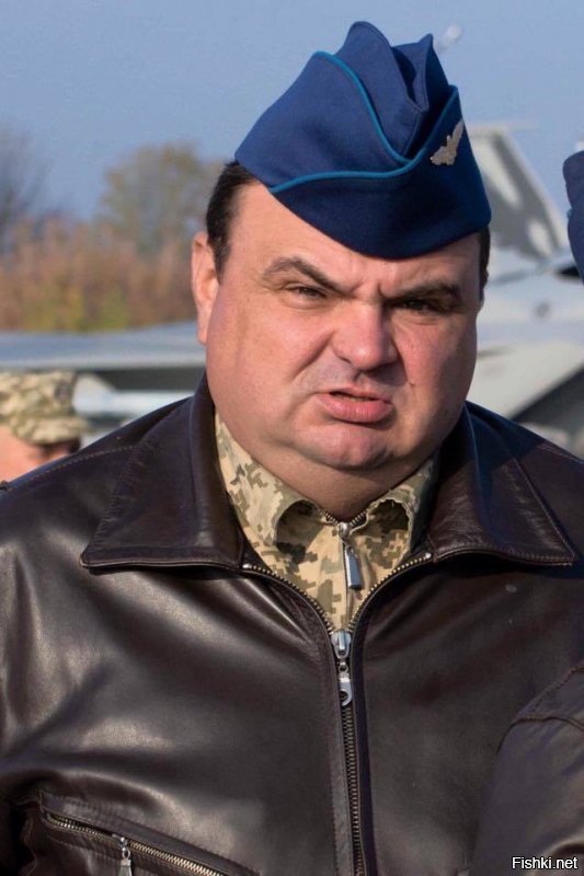 Во время крушения самолета Су-27 в районе села Уланов погиб заместитель командира по авиации, заместитель главы Воздушного военного командования "Восток" Иван Петренко.
Как рассказал командир ведомства Олег Струцинский "Громадському", полковник и летчик І класса был допущен к полетам на всех видах самолета. А нынешний вылет был ознакомительным и не самым сложным.
Коллеги Петренко также рассказали, что он был одним из лучших летчиков, "таких пилотов осталось 40-50 на всю Украину". Кроме того, пилот участвовал в боевых действиях на Донбассе.Последний год Петренко жил и служил в Днепре. 

Достаточно? Для тебя говнюка специально дал ссылку на сайт соловьиной мовы, чтоб не вякал о кремлевской пропаганде.
До кучи ипло героя, явно страдающего голодомором.

"Это подготовленный пилот, есть малая вероятность того, что это могла быть его ошибка", - пояснил Струницкий, отметив, что самолет с технической неисправностью не мог быть допущен к полетам.