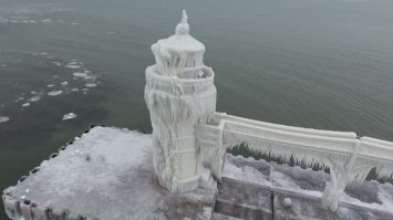 А как там с наледью, действительно?  Зимой,  при Питерской  влажности...  Ежели она (наледь) будет отваливаться,  то....
