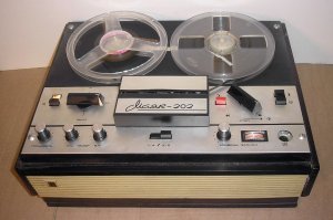 У меня был вот такой в юности.
Автор забыл эту марку.