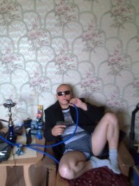 Интересно,куда вторая трубка вставлена?