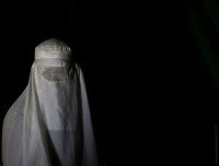 Посмотрите на сироженькино морду лица, и ЭТО позволяет себе еще давать нелестные коментарии о личике Деви Джонса, сиРОЖА, тебе по жизни в паранже ходить надо, перезалей фоточку вот так:


Серега, 42,  IT-инженер из подмосковья (иногда доверяют сетевой кабель в коробке поносить)