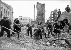 На этих словах выросло целое поколение, поднявшее на своих руках города из руин в буквальном смысле...Надо почаще напоминать!Были и весны в жизни человечества, короткая память не дает их продлить.