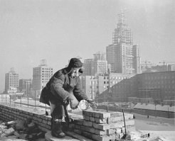 На этих словах выросло целое поколение, поднявшее на своих руках города из руин в буквальном смысле...Надо почаще напоминать!Были и весны в жизни человечества, короткая память не дает их продлить.