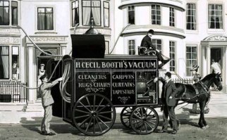 Первый пылесос, как и первый фотоаппарат перевозились на телеге. И он не всасывал пыль, а сдувал её с улицы, шланг тянули через окна.