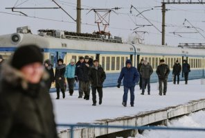 Есть у нас в Казахстане уютный городок - Степногорск. Так вот там и до настоящего времени используется этот рекуперативный электропоезд. Так что пока не совсем история))))