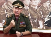 Последний столбец когда читал, прям представил Витю, грозящего карнавальному кулачком с Ютуба... Кстати, заметили как он держал большой палец, он же его сломает после первого удара каратист хренов.