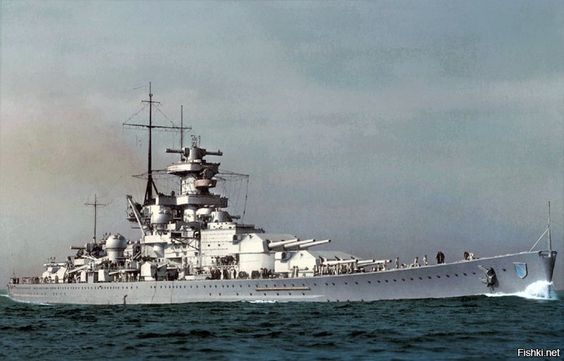 Пост без глубокой аналитики.  В целом, посыл верен.  Большие артиллерийские корабли стали лакомой мишенью для самолётов. Большая часть линкоров во второй мировой войне были "бабайками". Много толку не было.  Кроме того, что они одним своим наличием отвлекали на себя определённые силы противника. В этом и только в этом они преуспели, что, в принципе, немало. Но основной своей задачи и во второй мировой не выполняли, по сути. И не смотря на это -линкоры второй мировой это самые красивые боевые корабли из всех, что создала наша цивилизация. ИМХО.