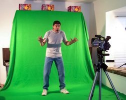 Телеканал предупредил об опасности лесных пожаров, «перенеся» студию в эпицентр стихии