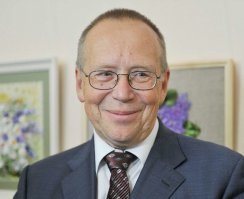 Кстати, Юрий Павлович Вяземский ее брат