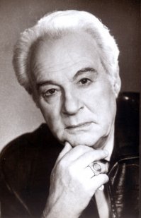 Если говорить о Луи  де Фюнесе, то  стоит  вспомнить Кенигсона Владимира Владимировича который был  голом  де Фюнеса на экранах СССР.