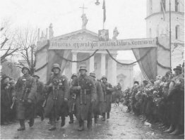 интересное фото нашел

Литовские войска входят в Вильно, переданное Советским Союзом Литве. Октябрь 1939 г.