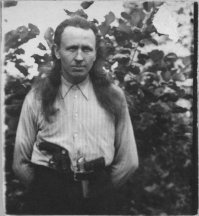 он же в 1956

Антанас Крауялис - Сяубунас (Страшный)