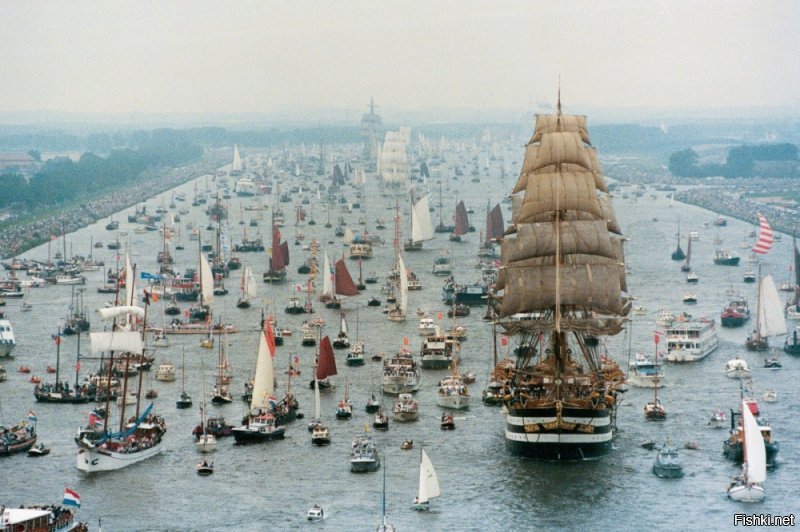 Парад кораблей в Амстердаме