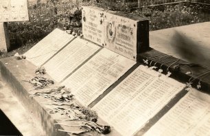 В этой братской могиле захоронен мой дядя Болотов Иван Филиппович, сержант красной армии. Погиб 23 июля 1943 года.