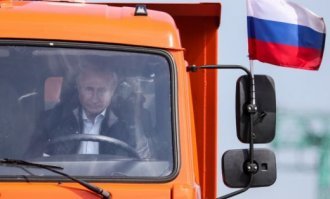 Авария дня. Автокран без тормозов помял 17 автомобилей