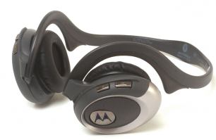 У меня из моторолы были только смартфон-раскладушка Motorola MPx200



и блютуз-наушники Motorola HT820