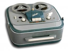 В палатку он ходит... Берёшь с собой что-то подобное, если у тебя есть, прёшься к корешу, который где-то что-то достал и переписываешь. Палатки лет через 15-20 появились.